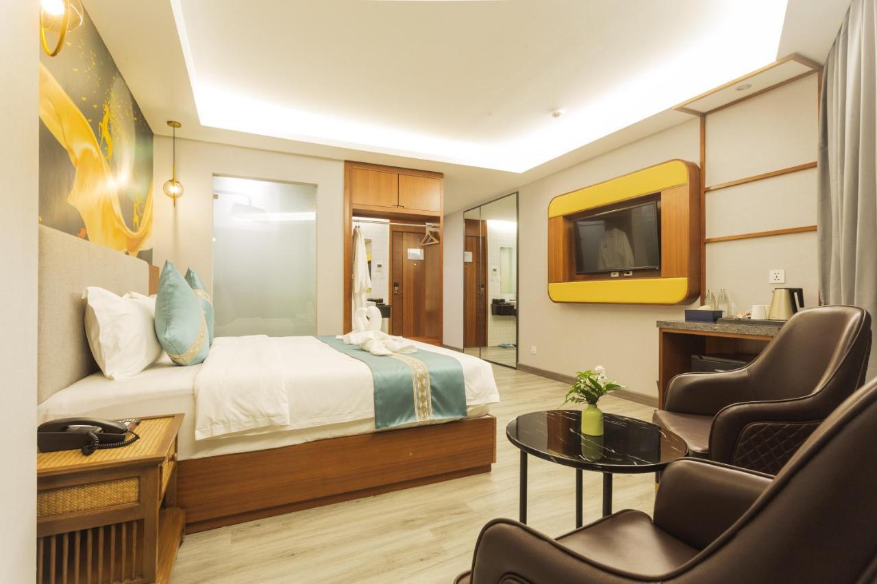 Thapae Twins Hotel Chiang Mai Exterior photo