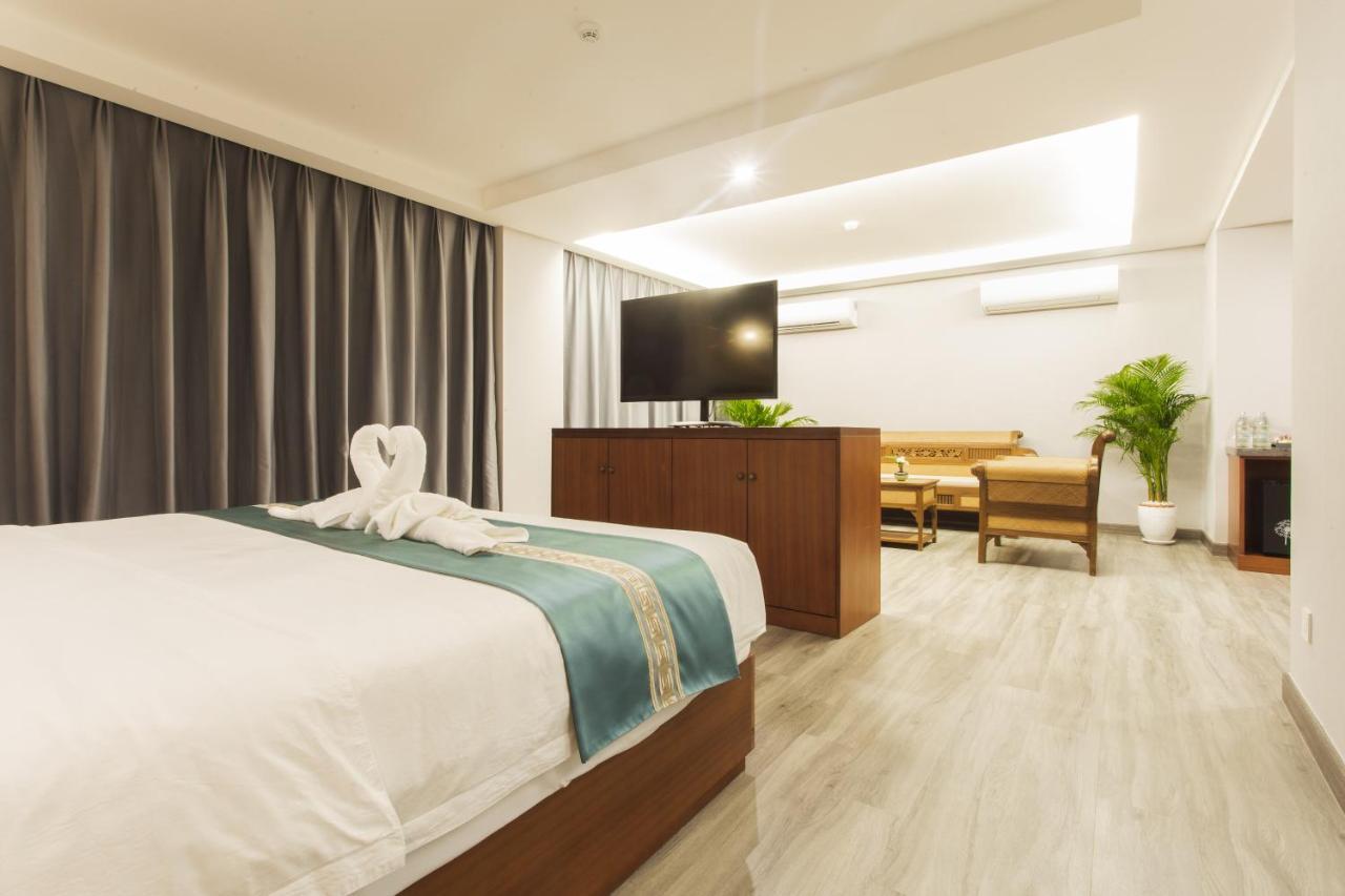 Thapae Twins Hotel Chiang Mai Exterior photo