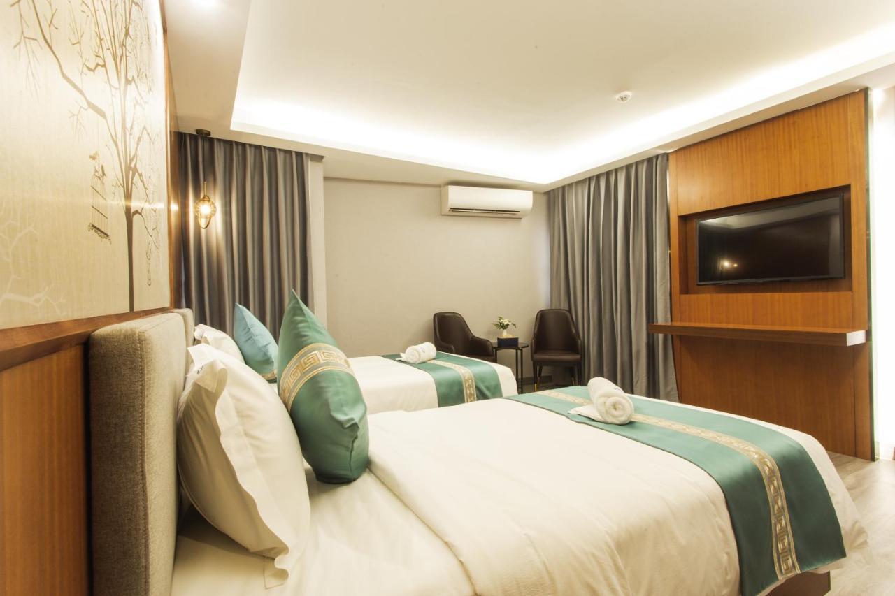 Thapae Twins Hotel Chiang Mai Exterior photo