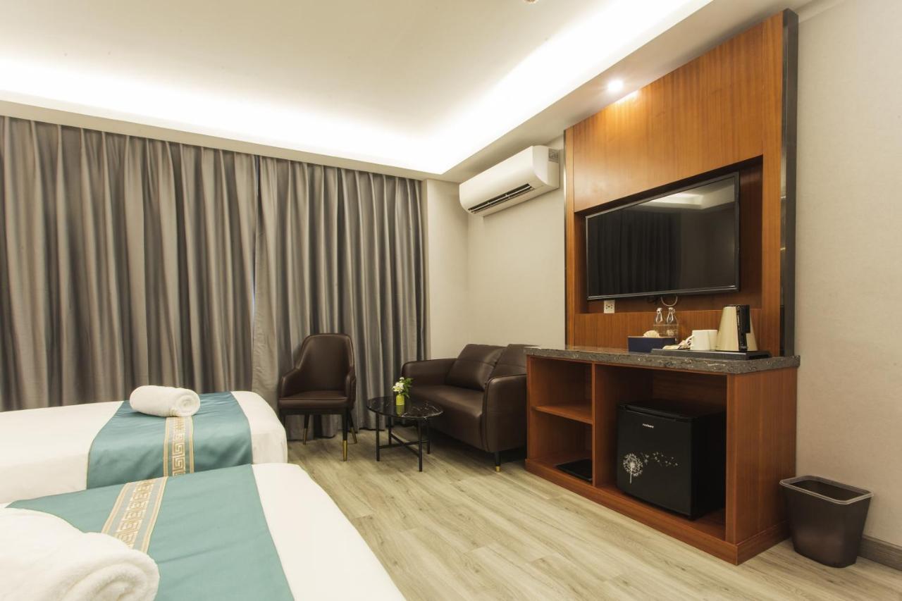 Thapae Twins Hotel Chiang Mai Exterior photo